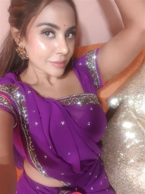 sri reddy navel